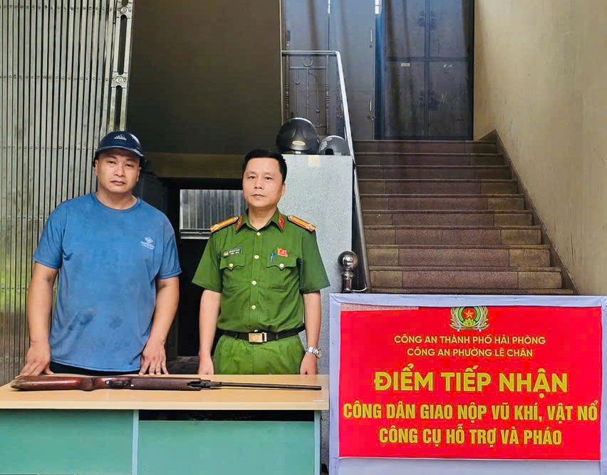 Công an phường Lê Chân: Vận động Nhân dân giao nộp súng nén hơi